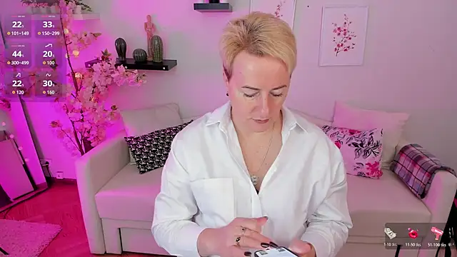 Nika Smit online show from October 19, 2025, 5:19 am