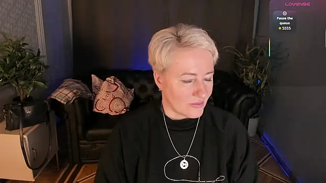 Nika Smit online show from February 20, 2026, 5:37 am