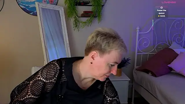 Nika Smit online show from March 14, 2026, 5:35 am