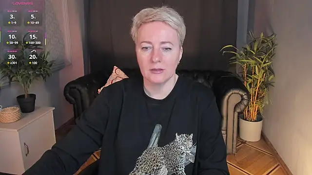 Snapshot of Nika_Smit chatting on May 3, 2026, 5:13 am Nika Smit online show from May 3, 2026, 5:13 am