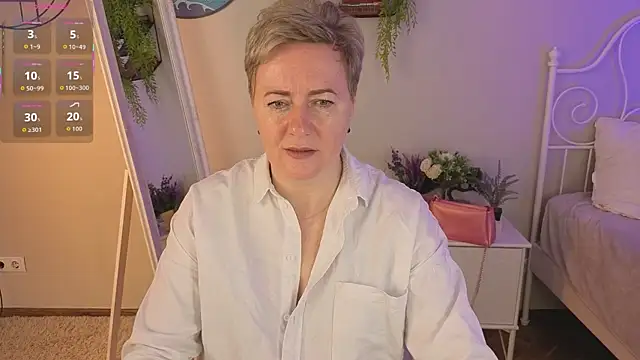 Snapshot of Nika_Smit chatting on May 17, 2026, 5:27 am Nika Smit online show from May 17, 2026, 5:27 am