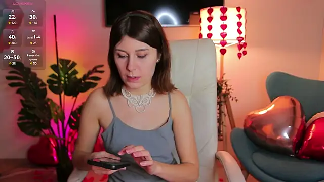 Snapshot of Hailey_Green chatting on February 13, 2025, 10:33 pm Hailey Green online show from February 13, 2025, 10:33 pm