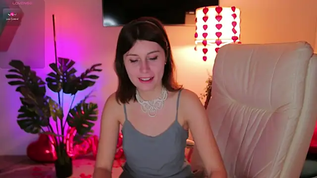 Snapshot of Hailey_Green chatting on February 14, 2025, 4:37 am Hailey Green online show from February 14, 2025, 4:37 am