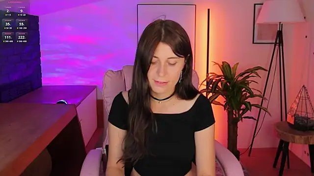 Snapshot of Hailey_Green chatting on September 17, 2025, 8:32 pm Hailey Green online show from September 17, 2025, 8:32 pm