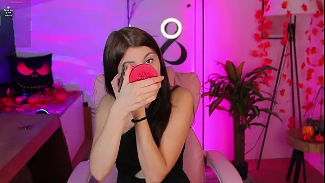 Snapshot of Hailey_Green chatting on October 24, 2025, 9:33 pm Hailey Green online show from October 24, 2025, 9:33 pm