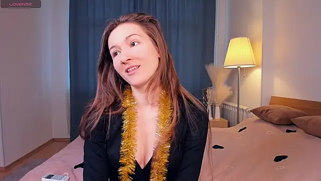 VickieVici online show from December 4, 2024, 10:24 am