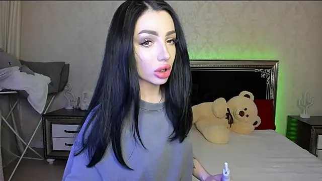 NancyLovee  online show from March 18, 2025, 8:37 pm