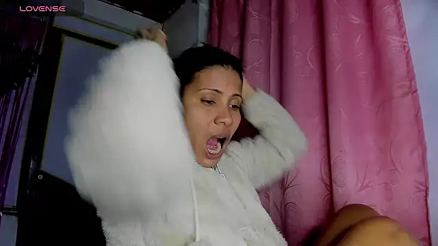 Nenita Hot  online show from September 24, 2025, 3:21 am