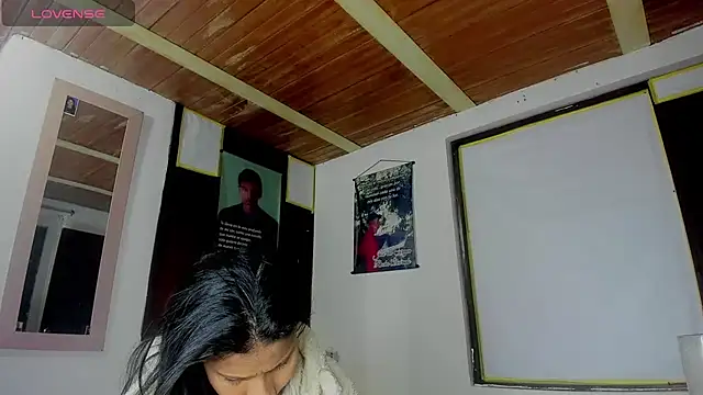 Nenita Hot  online show from September 27, 2025, 9:53 pm