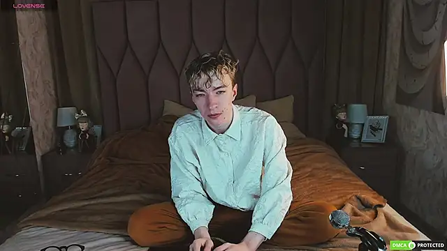 TrevorBenson online show from December 2, 2025, 3:01 am