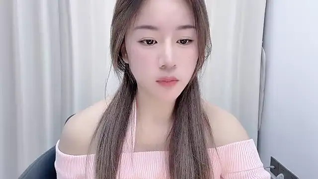 chloe-01 online show from December 4, 2024, 12:14 pm