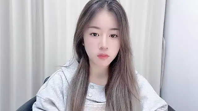 chloe-01 online show from December 5, 2024, 12:00 pm