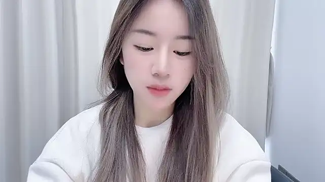 chloe-01 online show from December 7, 2024, 4:42 am