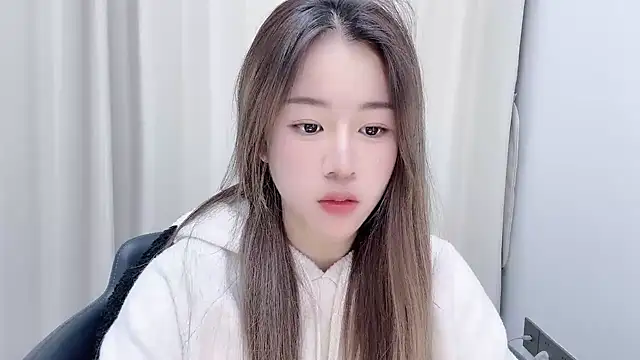 chloe-01 online show from December 30, 2024, 12:31 pm