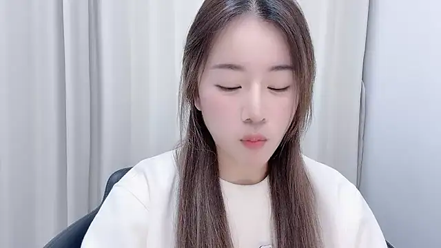 chloe-01 online show from January 17, 2025, 12:21 pm