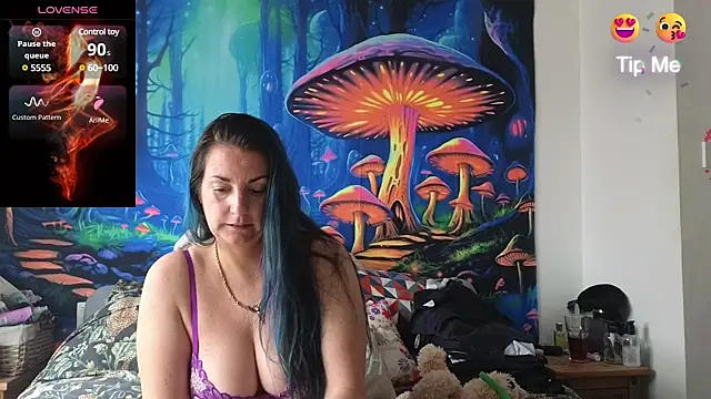 tattoomilf86 online show from March 17, 2025, 3:29 pm