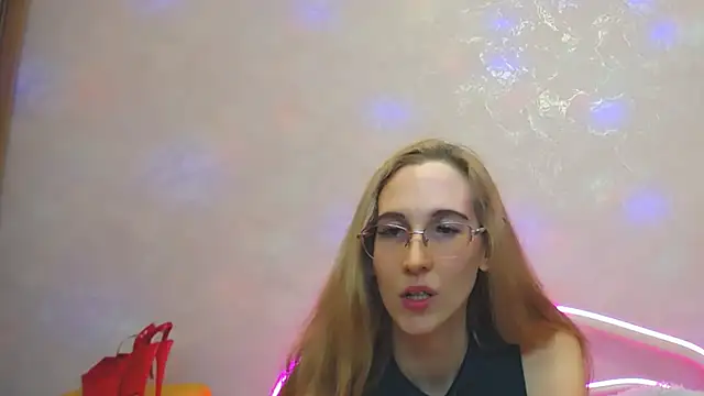 Snapshot of KlaryBrait chatting on December 14, 2024, 3:25 pm KlaryBrait online show from December 14, 2024, 3:25 pm