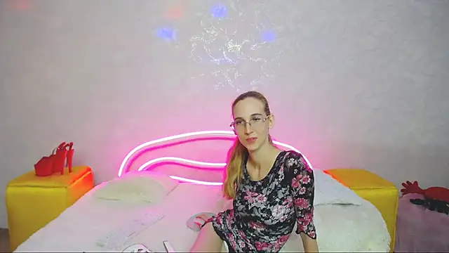Snapshot of KlaryBrait chatting on December 15, 2024, 3:20 pm KlaryBrait online show from December 15, 2024, 3:20 pm