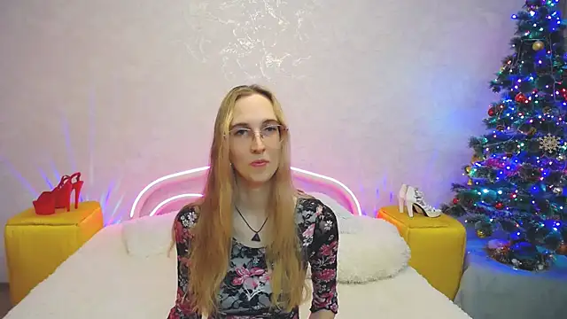 Snapshot of KlaryBrait chatting on December 18, 2024, 3:00 pm KlaryBrait online show from December 18, 2024, 3:00 pm