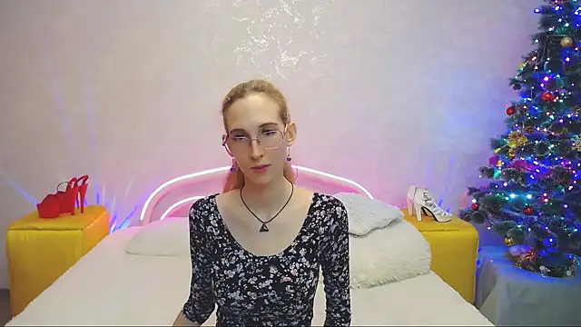 Snapshot of KlaryBrait chatting on December 19, 2024, 2:35 pm KlaryBrait online show from December 19, 2024, 2:35 pm