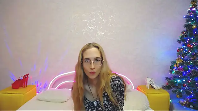 Snapshot of KlaryBrait chatting on December 21, 2024, 3:42 pm KlaryBrait online show from December 21, 2024, 3:42 pm