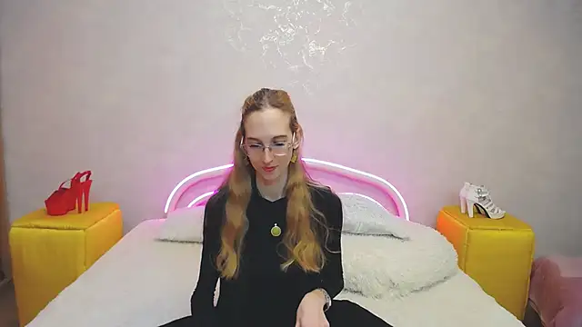Snapshot of KlaryBrait chatting on January 21, 2025, 6:33 am KlaryBrait online show from January 21, 2025, 6:33 am