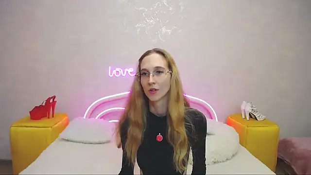 Snapshot of KlaryBrait chatting on January 22, 2025, 11:34 am KlaryBrait online show from January 22, 2025, 11:34 am
