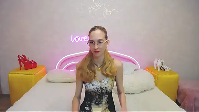 Snapshot of KlaryBrait chatting on January 24, 2025, 10:21 am KlaryBrait online show from January 24, 2025, 10:21 am