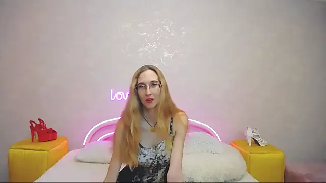 Snapshot of KlaryBrait chatting on January 26, 2025, 10:23 am KlaryBrait online show from January 26, 2025, 10:23 am