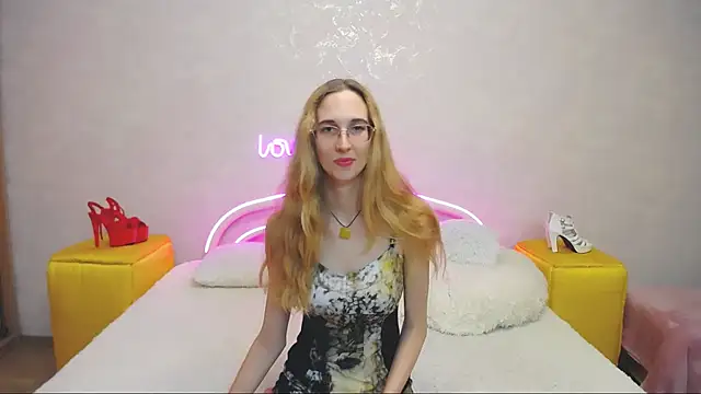 Snapshot of KlaryBrait chatting on January 26, 2025, 4:30 pm KlaryBrait online show from January 26, 2025, 4:30 pm