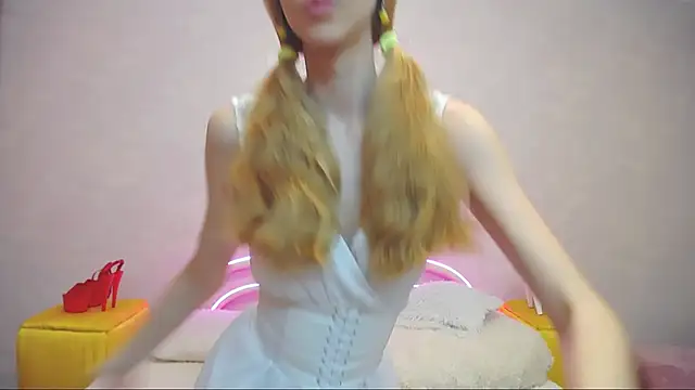 Snapshot of KlaryBrait chatting on January 27, 2025, 7:14 am KlaryBrait online show from January 27, 2025, 7:14 am