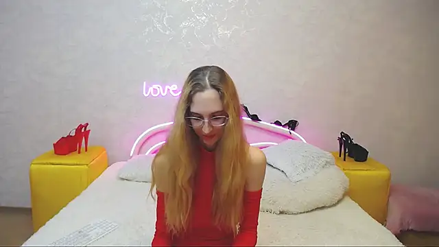 Snapshot of KlaryBrait chatting on March 4, 2025, 4:20 pm KlaryBrait online show from March 4, 2025, 4:20 pm