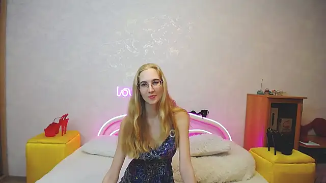 Snapshot of KlaryBrait chatting on March 20, 2025, 6:20 pm KlaryBrait online show from March 20, 2025, 6:20 pm