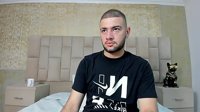 MaximusDick1  online show from October 12, 2025, 3:49 am