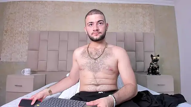 MaximusDick1  online show from October 15, 2025, 3:39 am