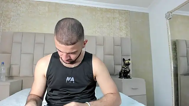 MaximusDick1  online show from October 26, 2025, 4:29 am