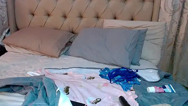 QUEENSHEBAxx01 online show from September 9, 2025, 8:14 am