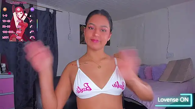 Snapshot of Laura-mayer chatting on October 26, 2025, 2:50 am Laura-mayer online show from October 26, 2025, 2:50 am