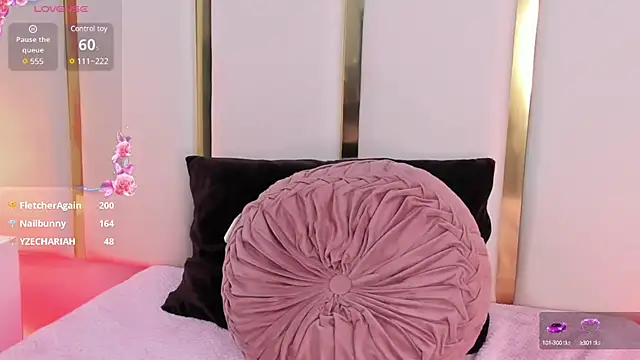 SalommeFlores online show from February 19, 2025, 6:11 am