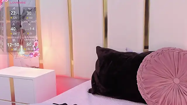 SalommeFlores online show from March 19, 2025, 12:15 am