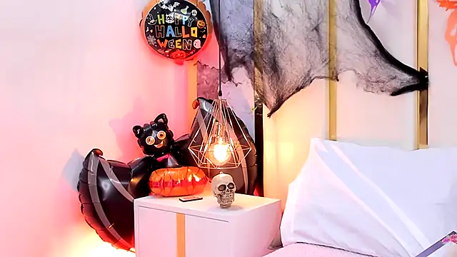 SalommeFlores online show from October 24, 2025, 7:10 pm