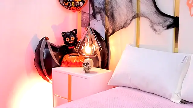 SalommeFlores online show from October 30, 2025, 9:15 pm