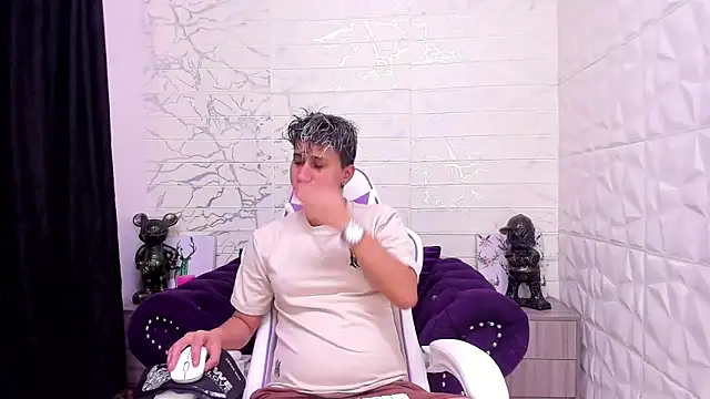 Snapshot of Im_Milan_Rs chatting on February 5, 2025, 12:10 am Im Milan Rs online show from February 5, 2025, 12:10 am