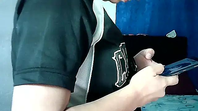 Im Milan Rs online show from December 2, 2025, 2:50 am