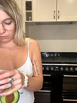 carlaaa online show from September 24, 2025, 8:01 pm