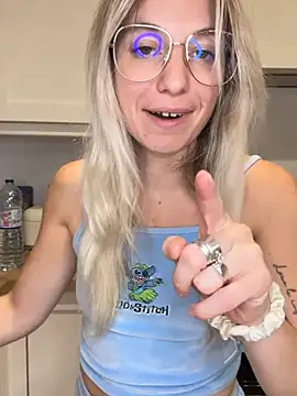 carlaaa online show from September 26, 2025, 8:24 pm