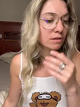 Snapshot of carlaaa chatting on April 29, 2026, 8:59 pm carlaaa online show from April 29, 2026, 8:59 pm