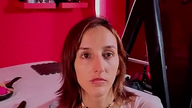 Ambar Roux  online show from September 12, 2025, 1:33 pm