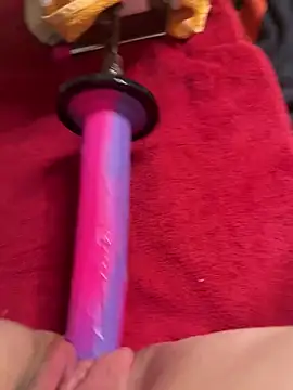 luisa1 online show from February 22, 2026, 7:45 pm