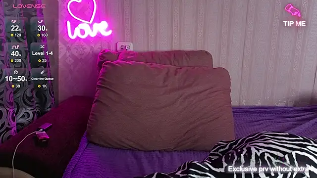 KellyCrystall online show from September 22, 2025, 6:26 am